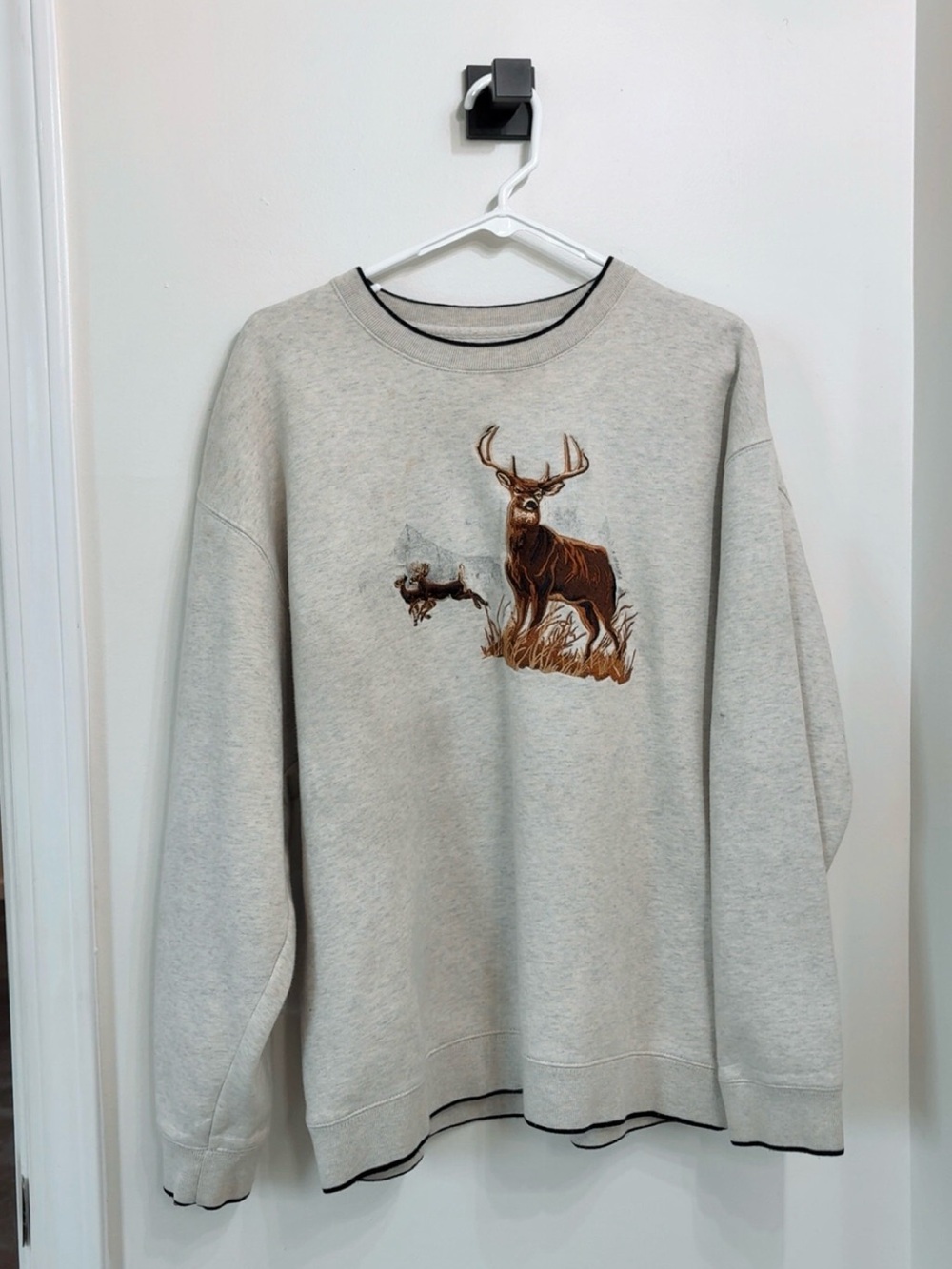 Embroidered vintage Crewneck Sweatshirt with Deer Graphic